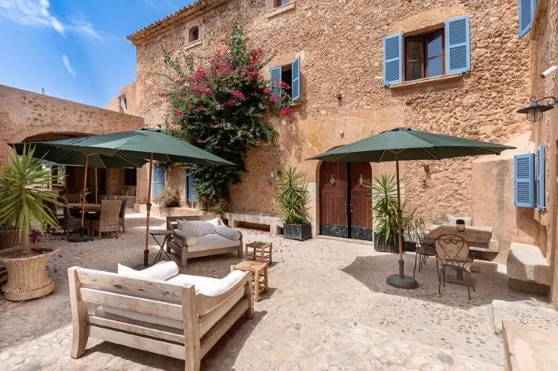 Manor house with three guest houses, pool and garden near Binissalem — photo 2