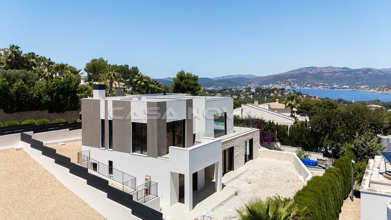 Newly built villa with roof terrace and sea views — photo 1