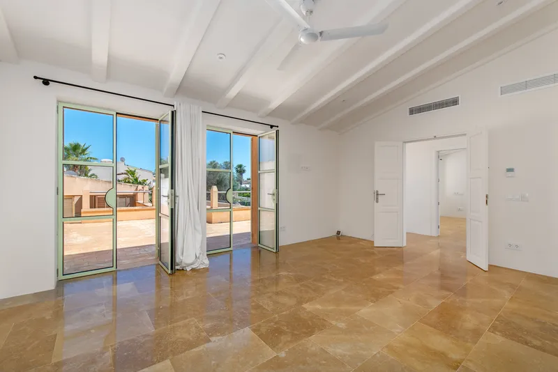 Impressive townhouse for sale in the heart of Ses Salines with pool — photo 10