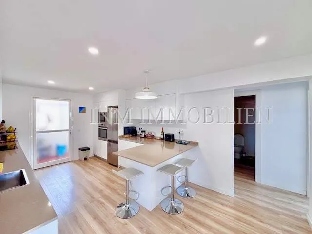 Beach-near 120m² top-floor apartment with 3 bedrooms and 2 bathrooms for rent — photo 5
