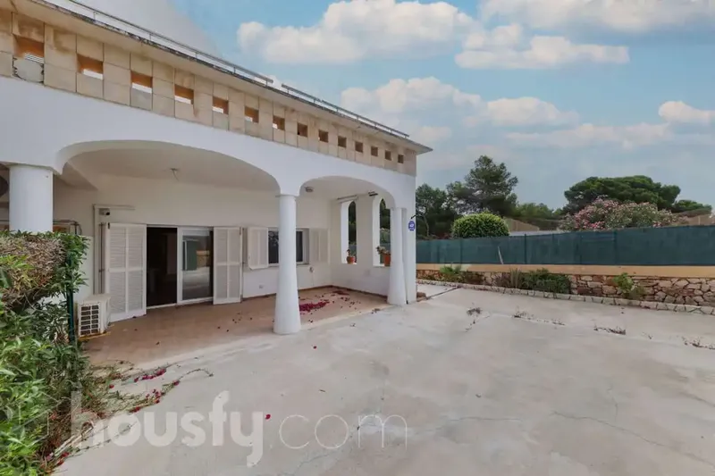 Housfy sells spacious ground floor apartment in Palma de Mallorca, in Cala d'Or, with 75 m² of usable space — photo 1