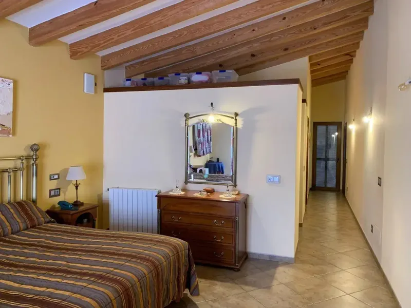 On a plot of 19,600 square meters in the Son Ferriol area, very well connected to Palma, airport, beaches, etc.... we find — photo 12