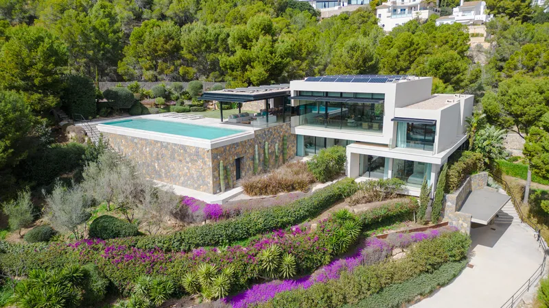 Premium villa in a prime location — photo 1