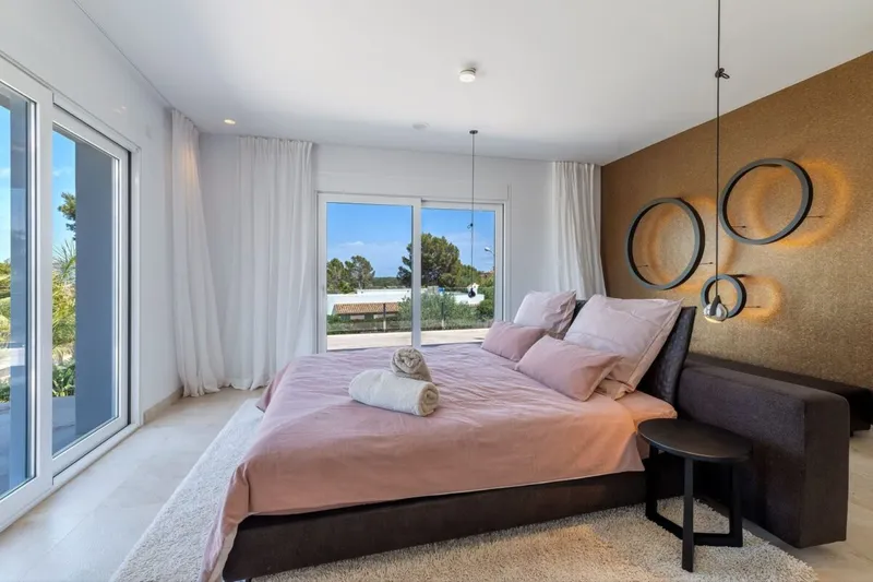 Contemporary five-bedroom sea-view villa for sale in Santa Ponsa — photo 3