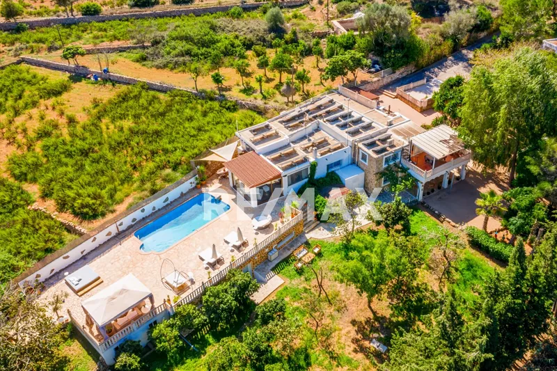 Authentic 6-Bedroom Finca with Apartments for In — photo 2