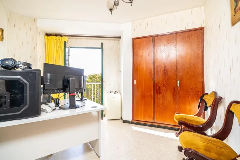 This flat in Palma, located in the quiet area of Arxiduc, stands out for its brightness and functional layout. With 114 m² of usable space, it offers — photo 7