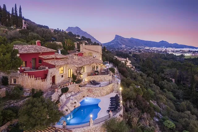 Outstanding sea view villa with holiday license for sale in Puerto Pollensa, Mallorca — photo 1