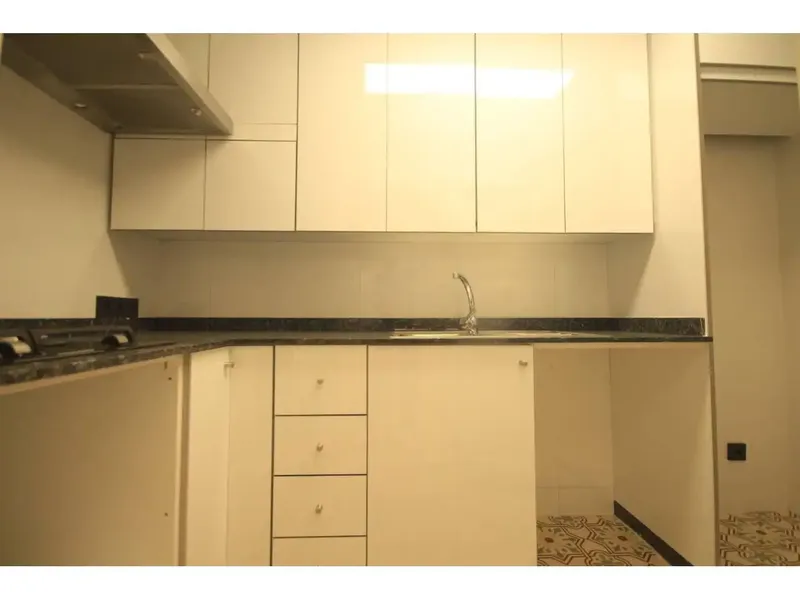 Total area 240 m², usable area 240 m², double bedrooms: 4, 3 bathrooms, condition: renovated — photo 7
