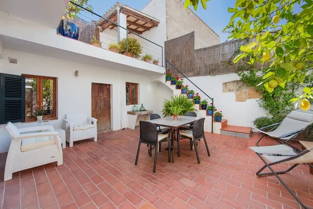 Charming town house with patio oasis for sale in Pollensa, north Mallorca — photo 2