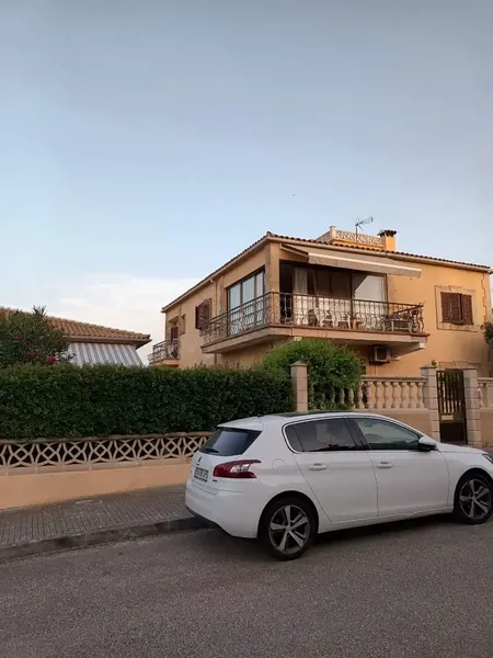 Chalet of 350 m2 built, currently divided into two homes with two separate entrances, 3 minutes' walk from the beach — photo 2