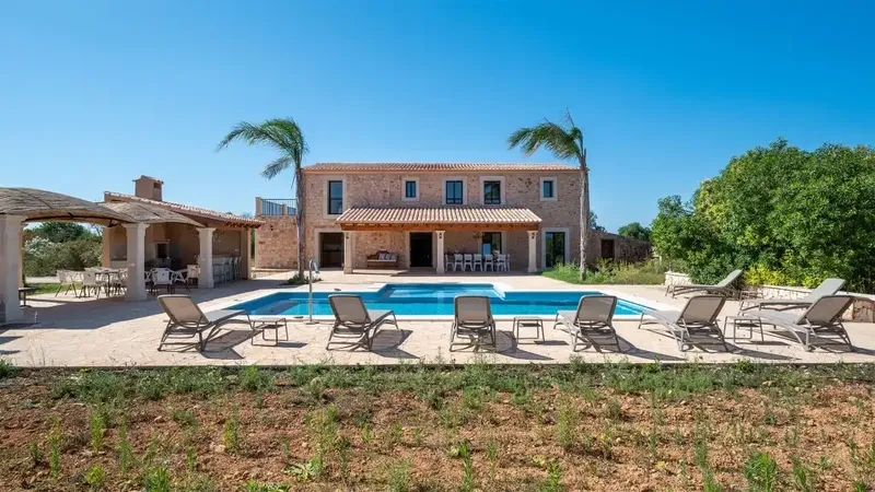 Seasonal rental or maximum one year. Charming rustic finca for rent between Santanyí and Cas Concos. This beautiful brand-new finca has been — photo 3