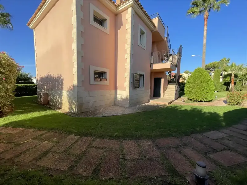 Planta baja, con dos habitaciones y dos baños, completos, cocina, americana, salón, zona para lavadora y limpieza , terraza con acceso direc — photo 11