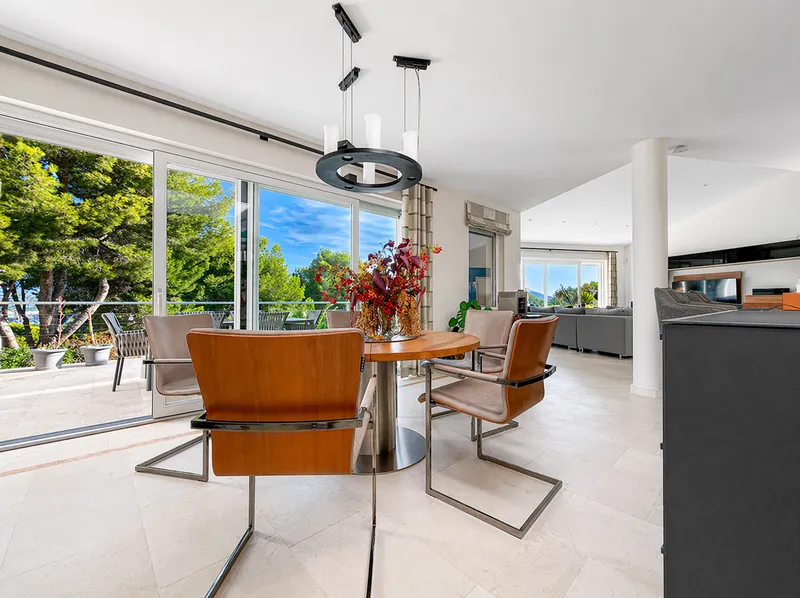 Magnificent and elegant villa with partial sea views in the exclusive area of Nova Santa Ponsa Mas — photo 11