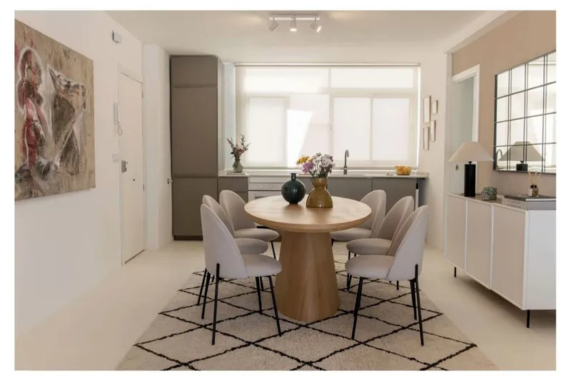 Apartment in El Molinar - Bright dining area with open kitchen — photo 1