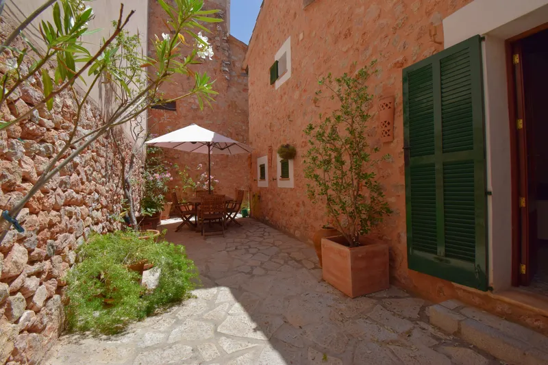 Cozy town house with a private patio and stunning views in Fornalutx — photo 3