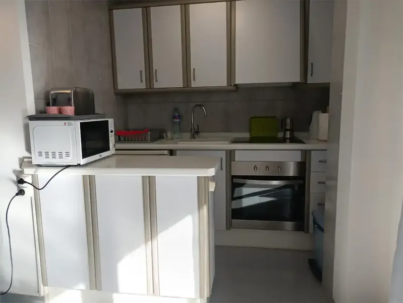 Apartamento totalmente amueblado, una habitación con dos camas de 90x190 con colchones de visco nuevos. Cocina equipada. En la azotea traste — photo 4