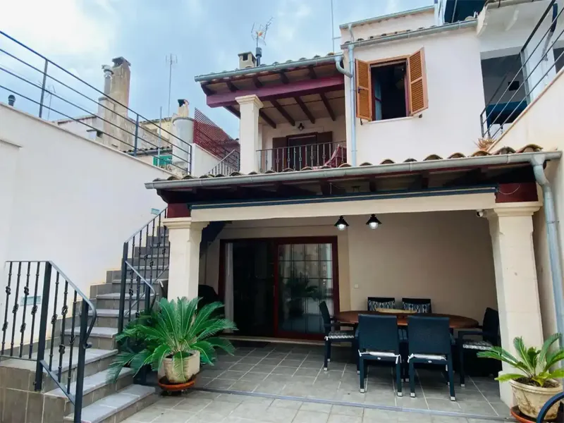 ¡Exclusiva casa de pueblo totalmente reformada en el corazón de Llucmajor! 🌿✨ — photo 1