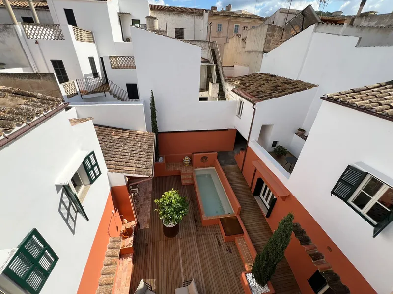 Townhouse in Felanitx - View into patio with pool — photo 1