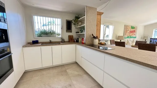 Beautiful spacious family villa for sale in Costa de la Calma, Mallorca — photo 10