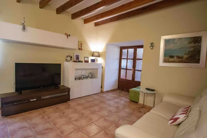 Located in the charming village of Es Capdellà, this village house offers exceptional quality of life in one of the most authentic corners — photo 12