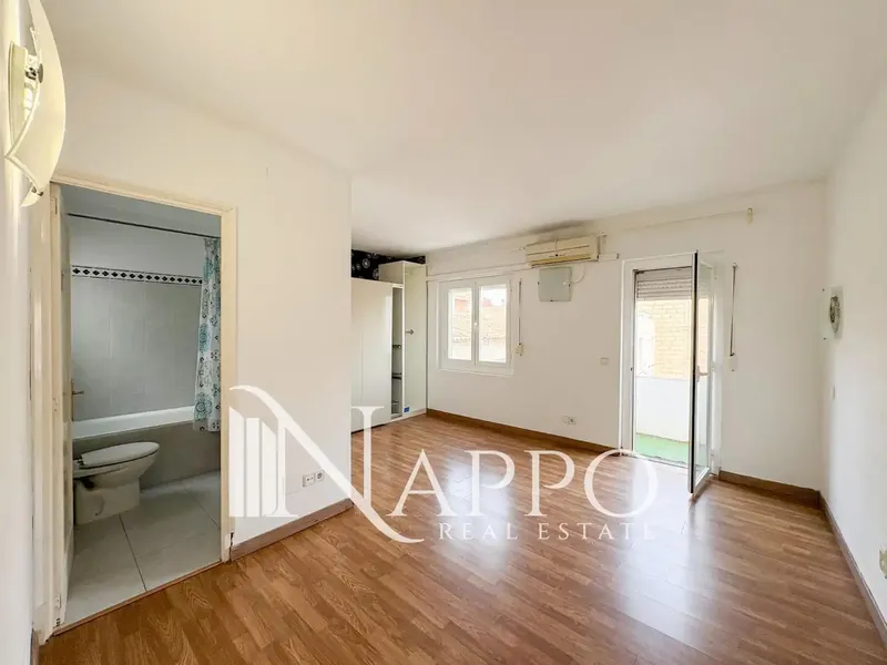 Nappo Real Estate is pleased to present this bright fully renovated penthouse, located in the sought-after area of General Riera — photo 2