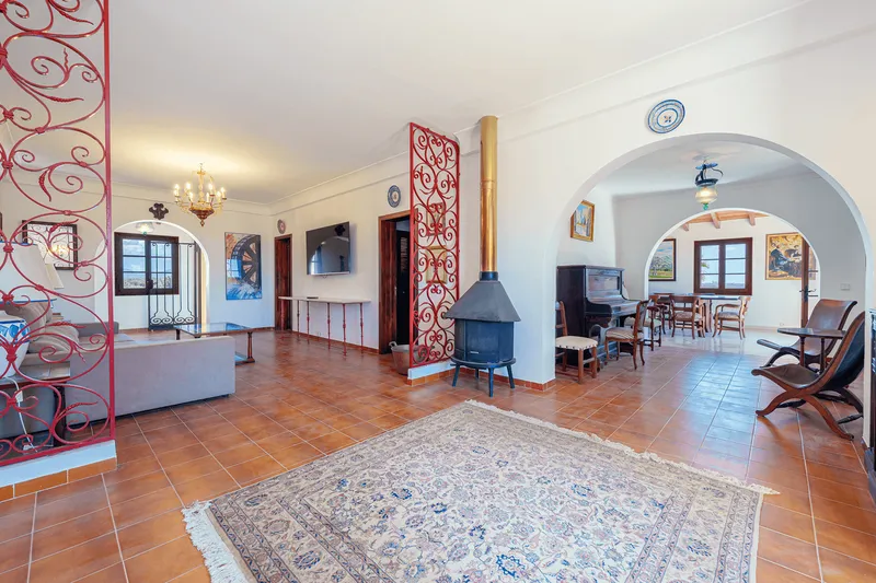 Large Finca in Santanyí: Privacy, horses, tennis, and views — photo 10