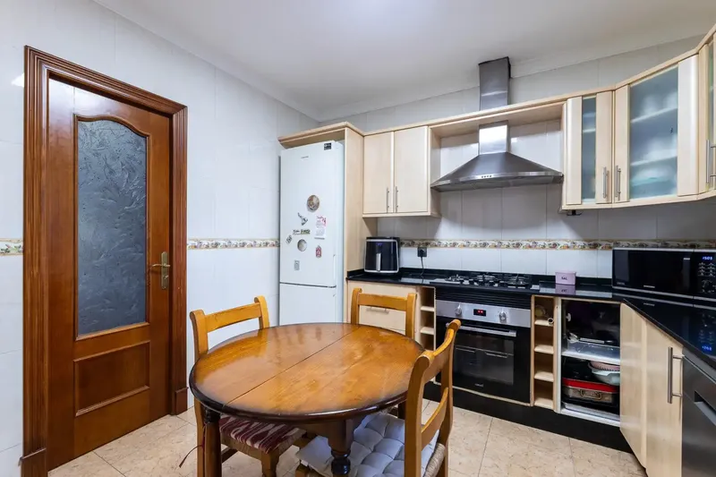 En una de las zonas más consolidadas de El Arenal, se encuentra esta amplia vivienda en planta baja, una propiedad con mucho potencial tanto — photo 11