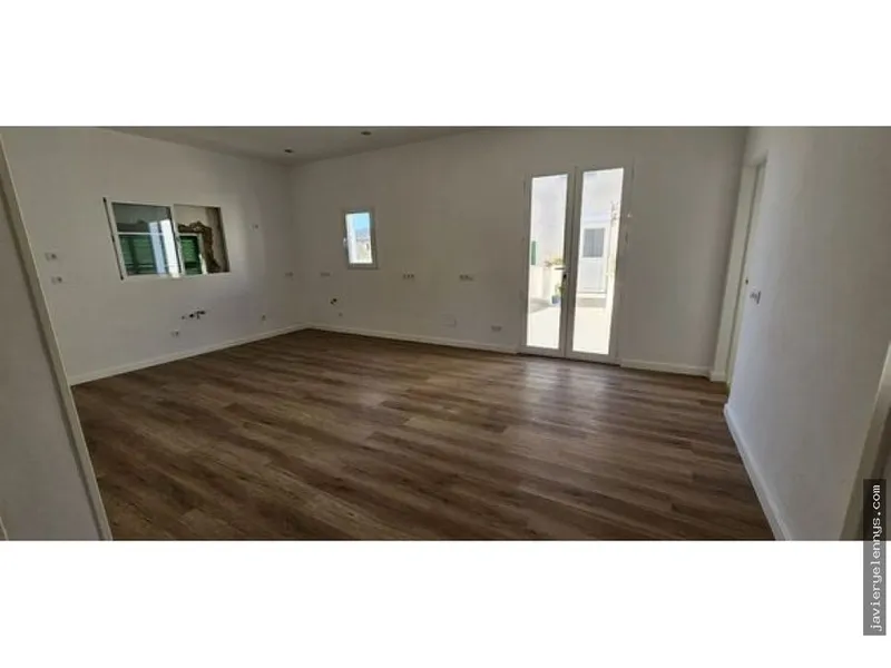 Rental of semi-detached house on Calle Sant Martí — photo 1