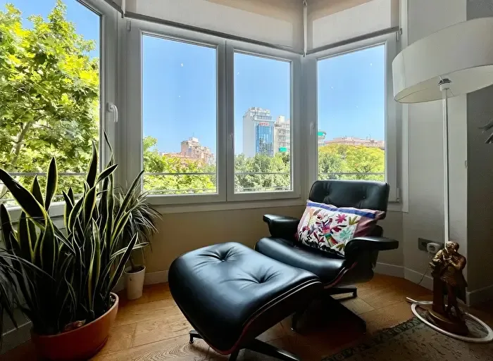 Piso en venta de 3 habitaciones en Centre, Cort — photo 2