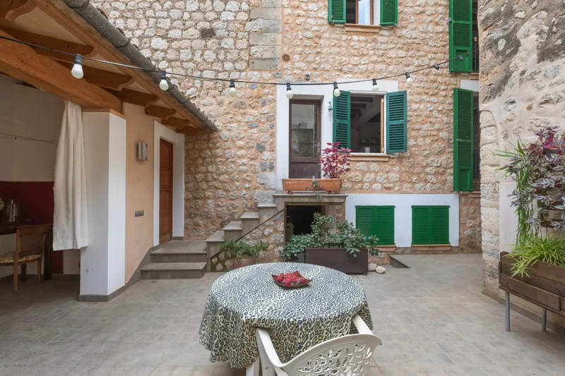 Casa de pueblo renovada con patio en el centro de Sóller — photo 4