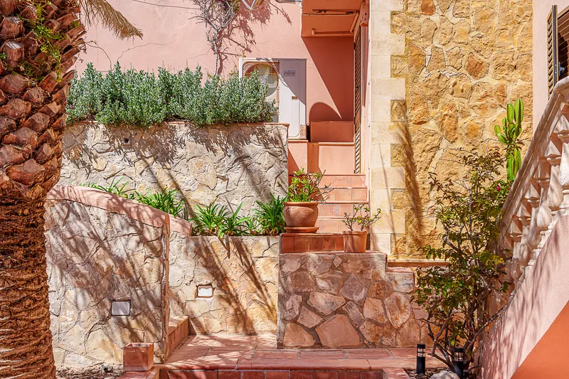 Exclusive villa with breathtaking sea views — photo 9