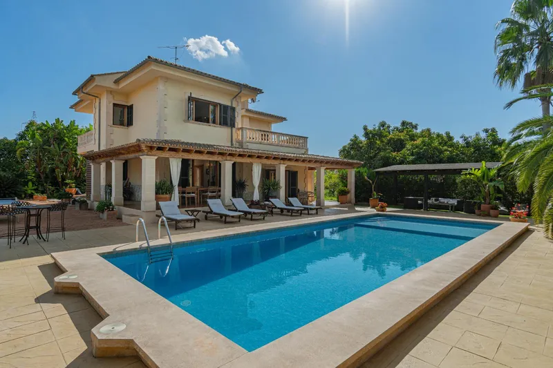 Villa with pool — photo 2
