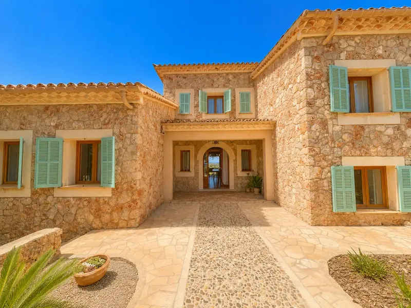 Large Mediterranean finca-style villa in Santa Eugènia, available for long-term rental from 15/08/2026, located in a residential area — photo 2