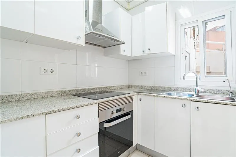 Freehold ground-floor apartment with terrace and garden on a plot of approx. 226 m². — photo 6