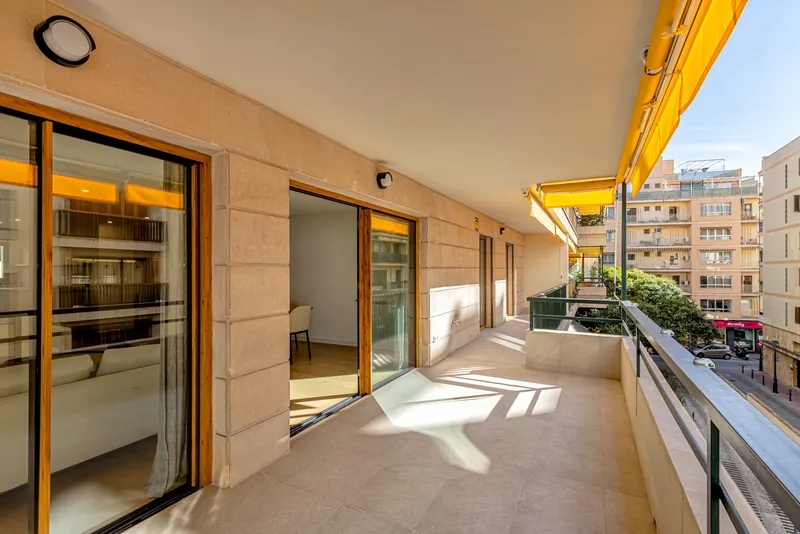 Apartment in Palma - Spacious terrace in the living area — photo 1