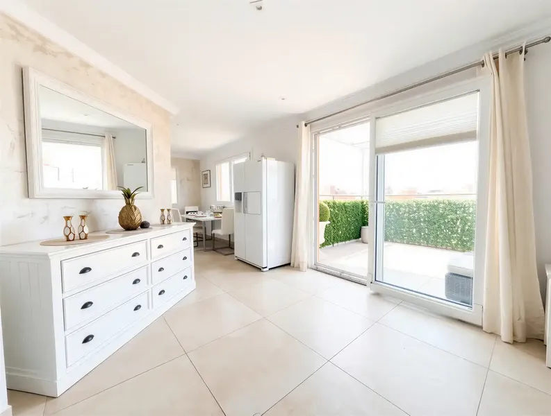 High-quality penthouse with panoramic sea views — photo 9