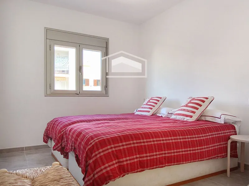 Exclusive apartment with terrace and sea views + parking in Cala Galiota — photo 7