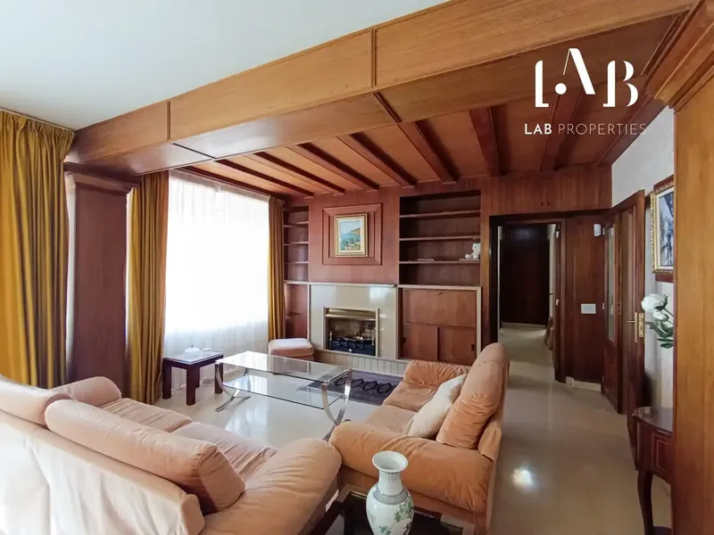 We are pleased to present this spacious apartment in the heart of one of the most sought-after areas of Palma. It is characterized by its excellent — photo 2