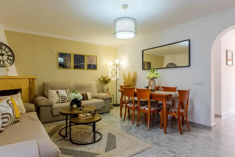 Spacious penthouse in Inca with terrace, fireplace and only two neighbours in the building, one per floor. — photo 4
