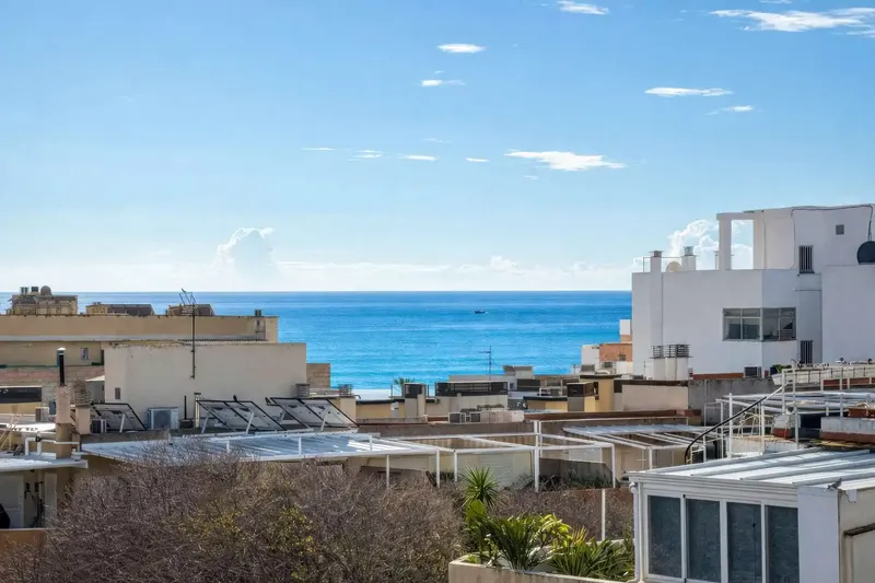 This exceptional penthouse is located in an absolutely privileged location in El Molinar, just a few minutes' walk from the sea. — photo 5