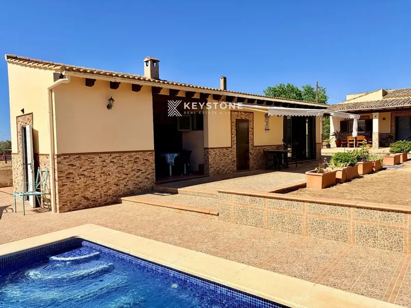 Discover a unique finca in Llucmajor combining privacy, nature, self-sufficiency and enormous development potential. A property — photo 5