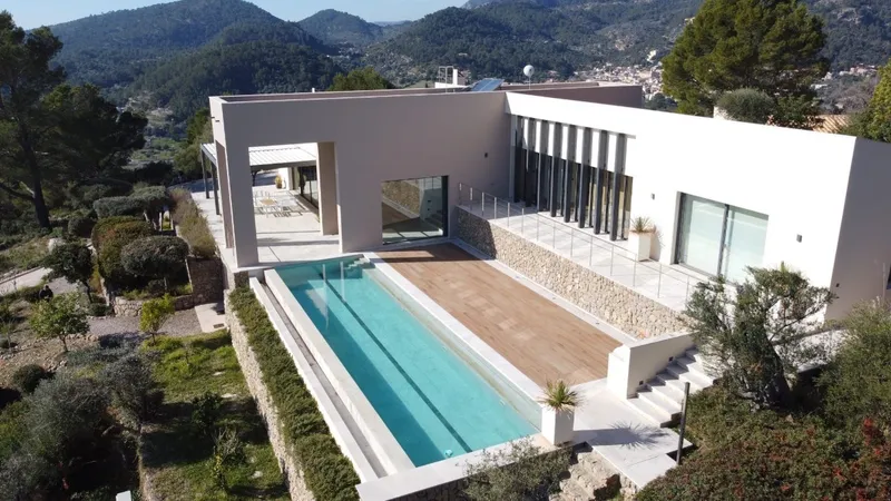 Stunning Contemporary Country Home with Luxury Finishes Throughout and Breathtaking Views of the Countryside — photo 1