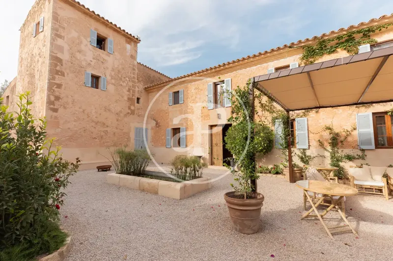 Spectacular and exclusive villa with pool for rent in Llucmajor — photo 1
