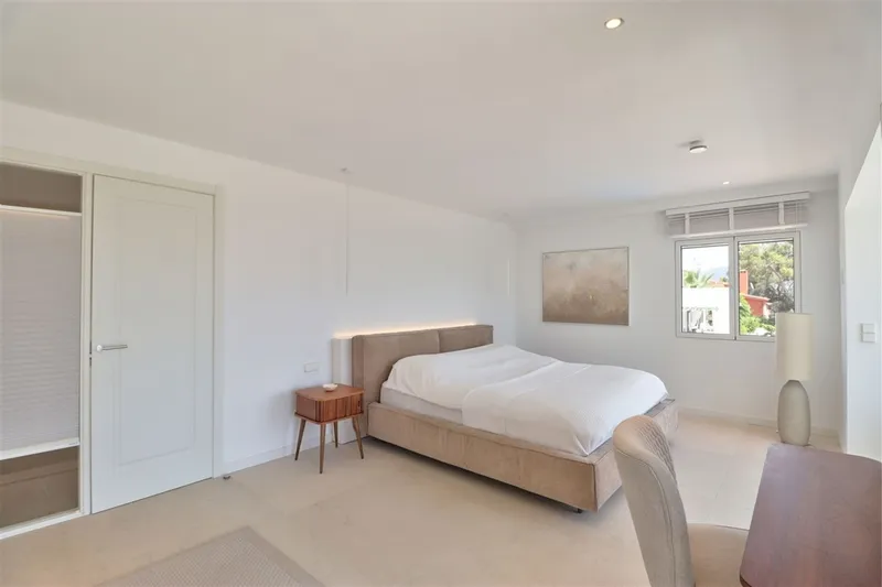 Buy a stylish duplex with a private Balinese garden in Santa Ponsa — photo 11