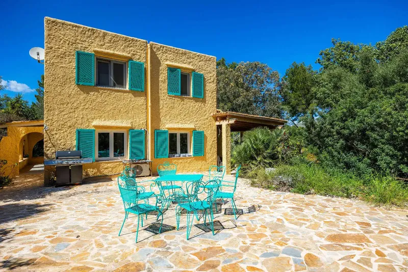 Located in the quiet residential area of Betlem, near the picturesque coastal town of Colònia de Sant Pere (municipality of Artà), it is — photo 3