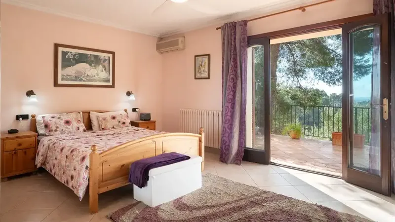 Discover this magnificent rustic estate located in the Sierra de Tramuntana, near the picturesque village of Bunyola. Surrounded by nature, it — photo 6