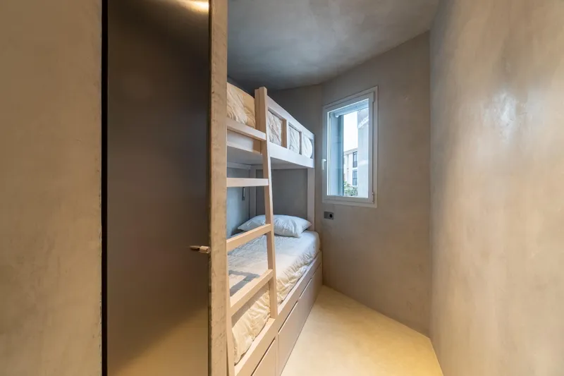 Modern-style house — photo 10