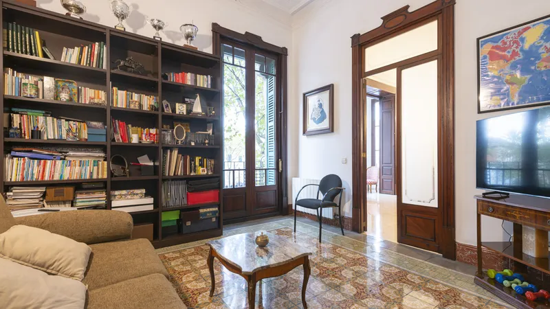 Investment! Beletage in Palma with large conservatory & lots of potential — photo 8