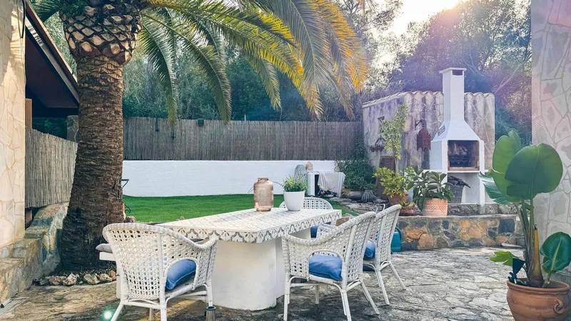 Property with 6 rooms, 3 bathrooms, pool & guest house for sale — photo 4
