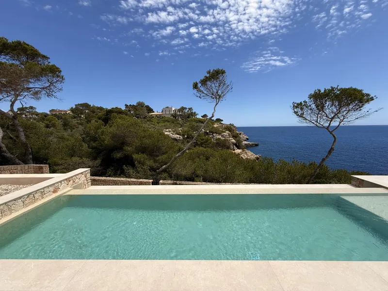 Modern and sunny newly built villa on the seafront in Cala Santanyi — photo 4